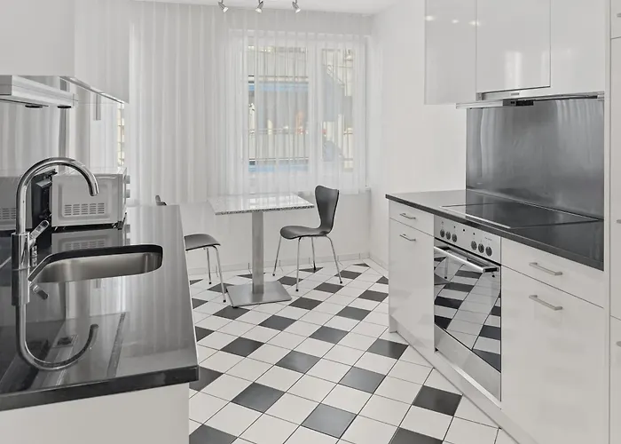 Апартаменти 2br Near - Flower 23 *